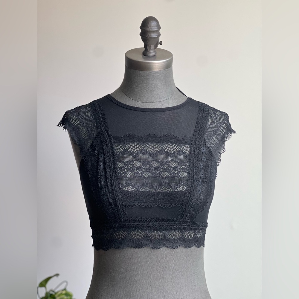 Leonisa Black Lace Crop Top 32B